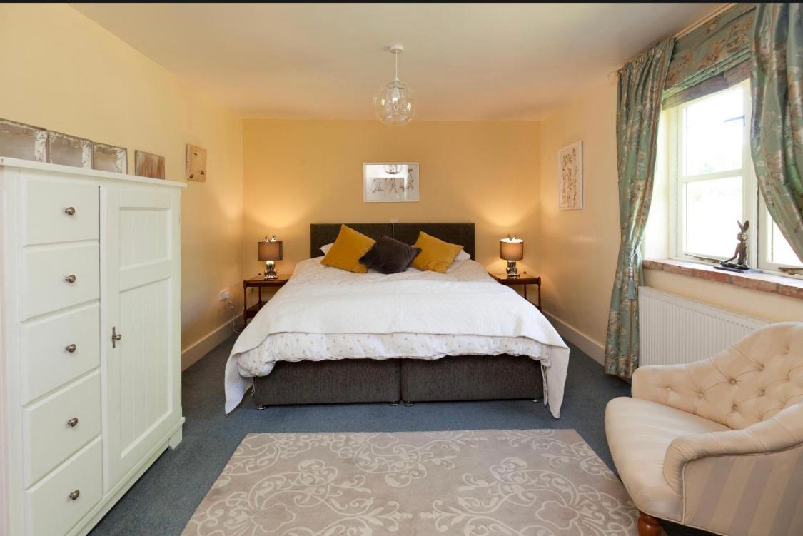 Spacious Swallow Cottage Tisbury Dış mekan fotoğraf